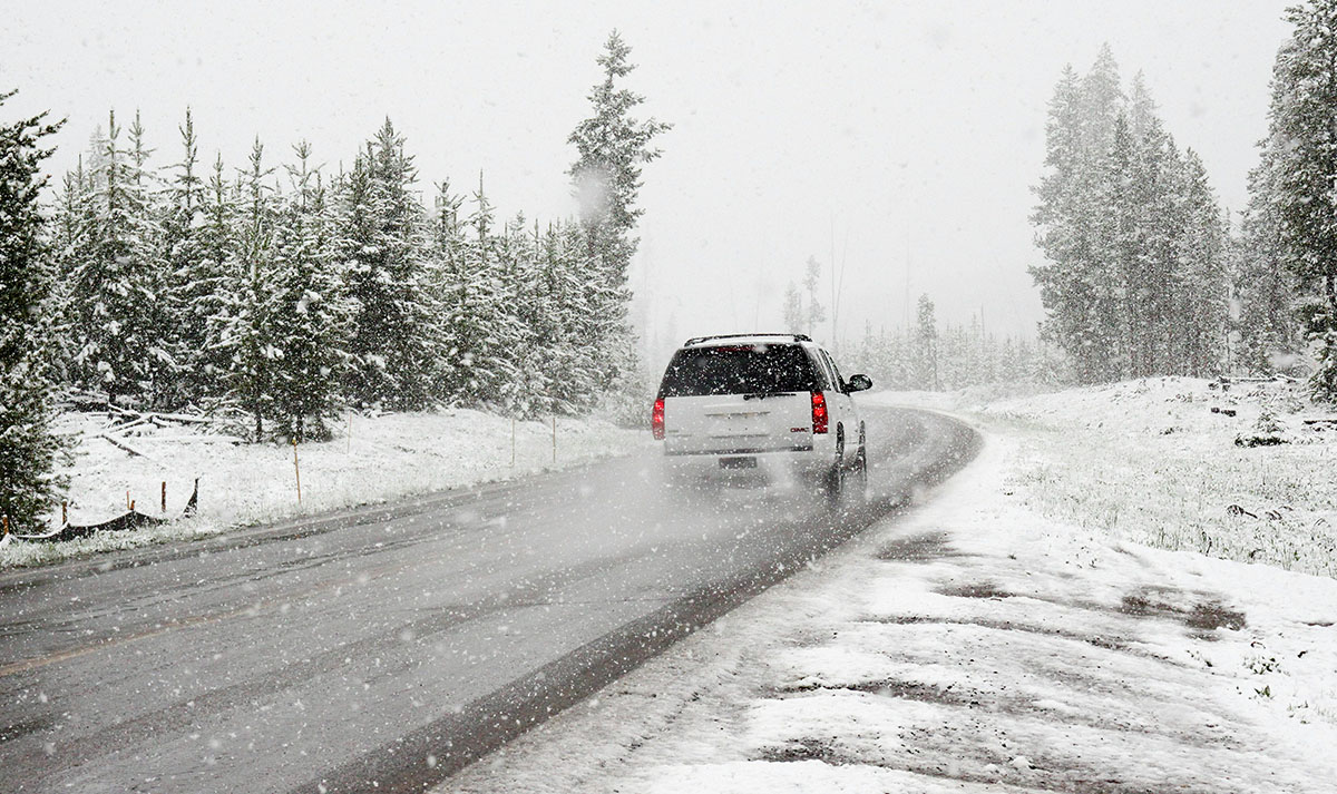 Navigating Winter Wonderland: A Guide of How to Drive in the Snow